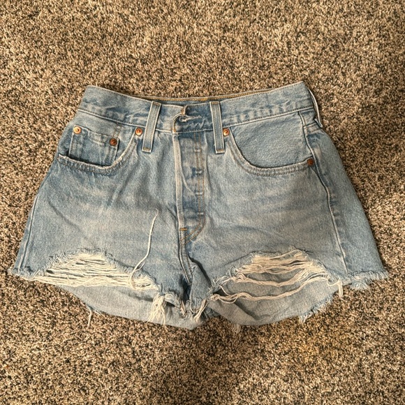 Levi shorts. Size 25 - Picture 1 of 2